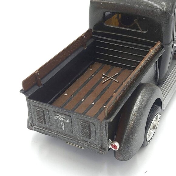 Monogram Ford Pickup 1940 Street Rod 1:24 Partially Assembled with Box Skill 2 - Picture 7 of 10